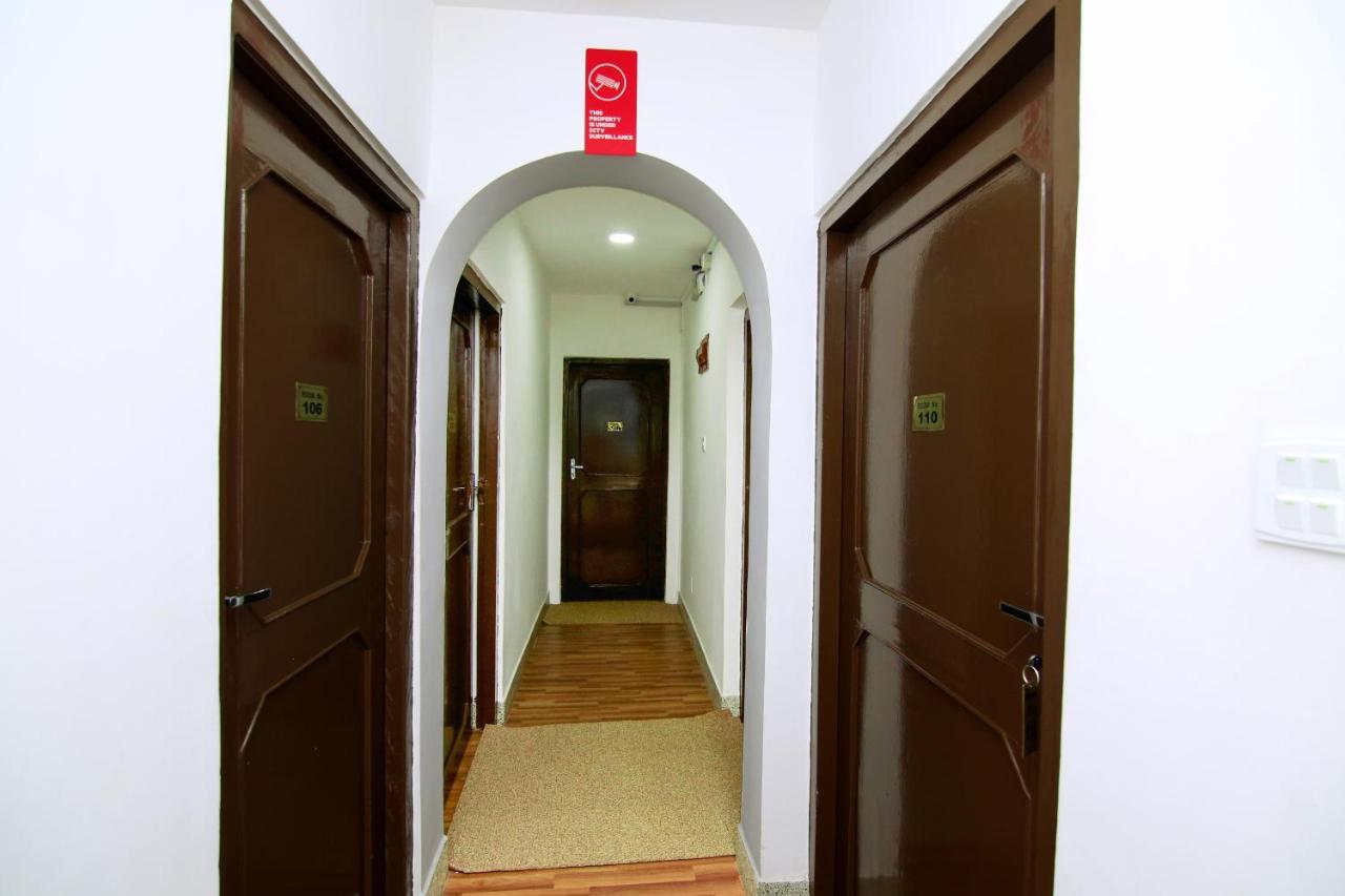 Oyo 104 Hotel Baltic Inn 카트만두 외부 사진